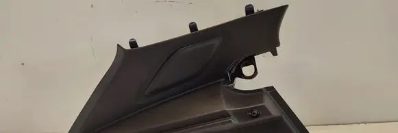 Volvo XC40 (B) pillar trim (bottom) 32244154