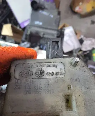 Skoda Octavia Mk2 (1Z) Central locking motor HL0754673