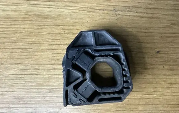 Volkswagen Golf V Radiator mount bracket 1K0121367D