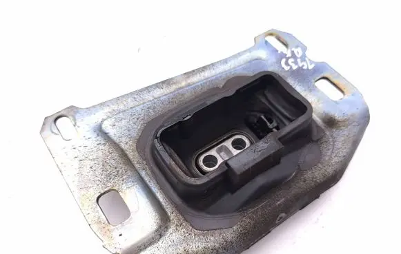 Opel Grandland X Engine mount bracket