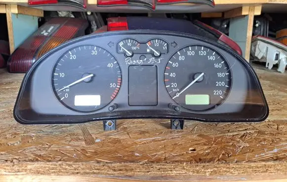 Volkswagen PASSAT B5 Speedometer (instrument cluster) 09051969906