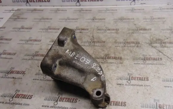 Mercedes-Benz E W211 Engine mounting bracket A6422230104