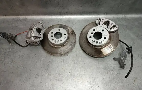 BMW 3 G20 G21 Front Brake Caliper Pad/Carrier 6877212