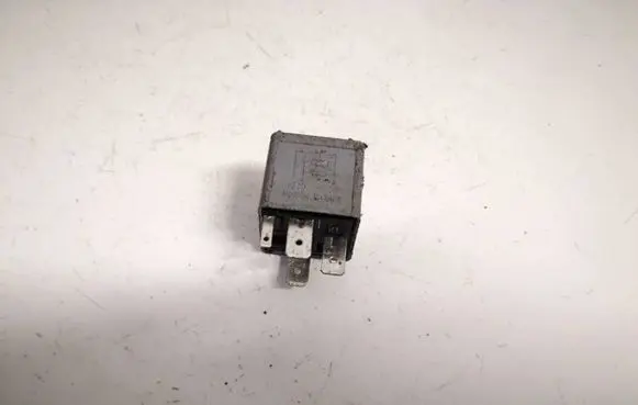 Audi A3 S3 8L Other relay 1j0906381a v23134-b63-x396