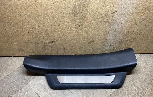 Lexus RX 330 - 350 - 400H Rear sill trim cover 679400E020