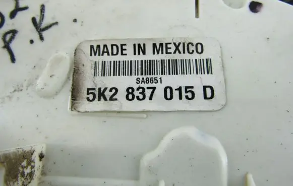 Volkswagen Jetta VI Front door lock 5K2837015D