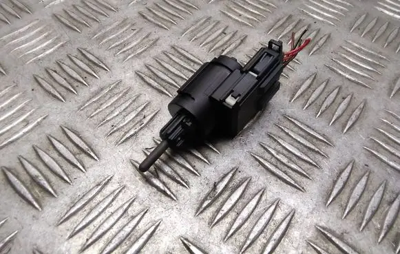 Volkswagen Phaeton Brake pedal sensor switch 3B0945511C