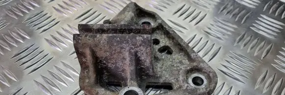 Mazda Xedos 9 Engine mounting bracket