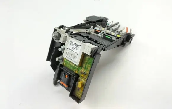 Peugeot 3008 I Fuse module 28236841