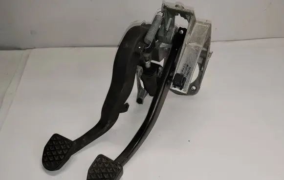 BMW 3 E90 E91 Pedal assembly 6762250 42322503