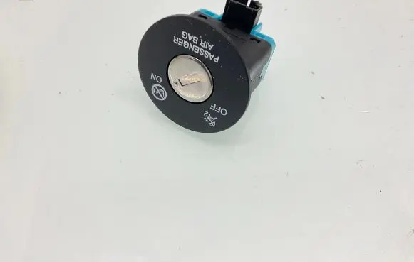 KIA Ceed Passenger airbag on/off switch 