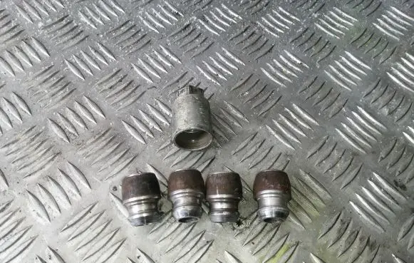 Mazda 3 I Anti-theft wheel nuts and lock 
