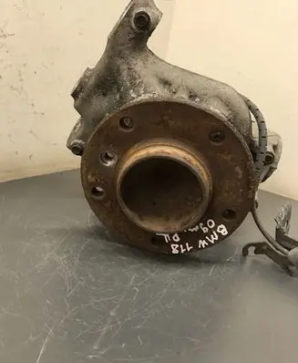 BMW 1 E81 E87 Front wheel hub