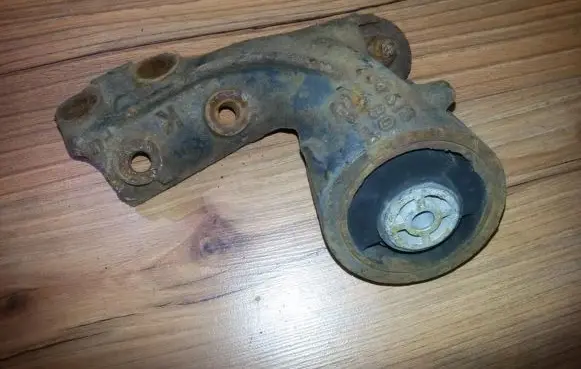 Peugeot 406 Engine mount bracket 25441380