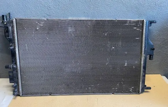 Dacia Duster Coolant radiator 214107273R