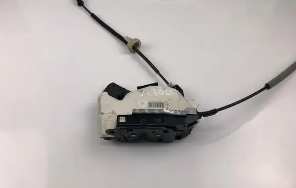 Volkswagen Golf VI Coupe door lock (next to the handle) 5K1837016B