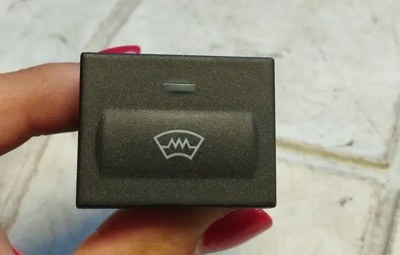 Ford Focus Windscreen/window heater switch 3M5T18K574AD