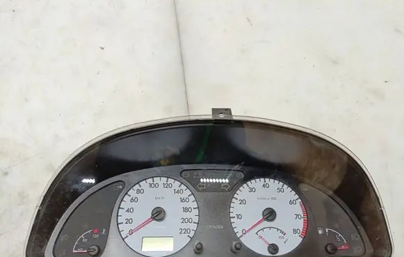 Citroen Xsara Speedometer (instrument cluster) 21653084
