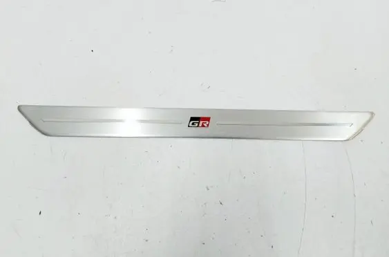 Toyota C-HR I Front sill trim cover 67913-YY470