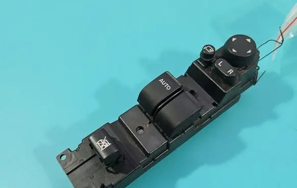 Mazda 2 Electric window control switch DJ0266350A IMPRK1568954