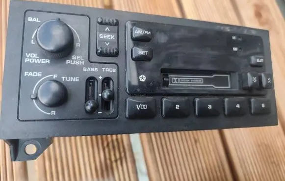 Chrysler Voyager Radio/CD/DVD/GPS head unit P04858531