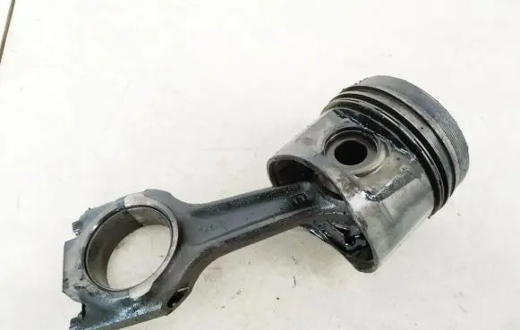 Ford Escort Piston with connecting rod s89ff