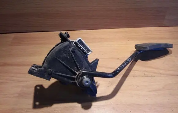 Volvo XC90 Accelerator throttle pedal 6PV00853706 8634699