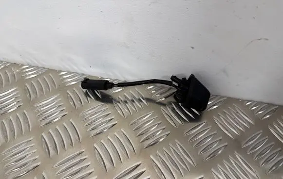 BMW 3 E90 E91 Windshield washer spray nozzle 8365385