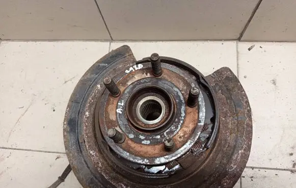 Jeep Grand Cherokee Rear wheel hub spindle/knuckle 