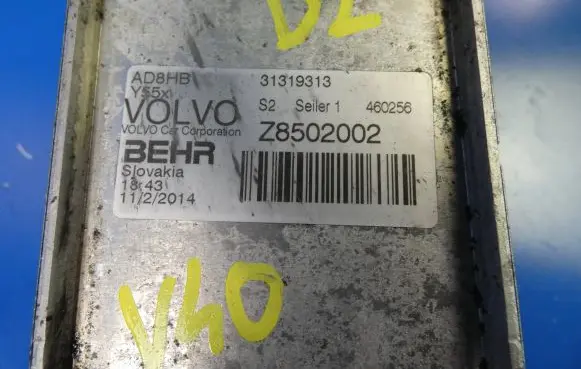 Volvo V40 Engine oil radiator 31319313 460256 Z8502002