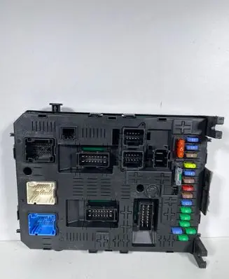 Peugeot Partner Fuse module 967847708001 20977771 230460802