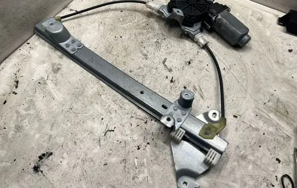 Nissan Qashqai+2 Rear door window regulator with motor 402190A