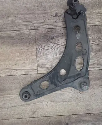 Opel Vivaro Front lower control arm/wishbone 8200395007 93853464