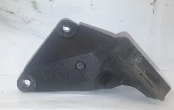 Opel Zafira B Engine mounting bracket 332253673 13125628