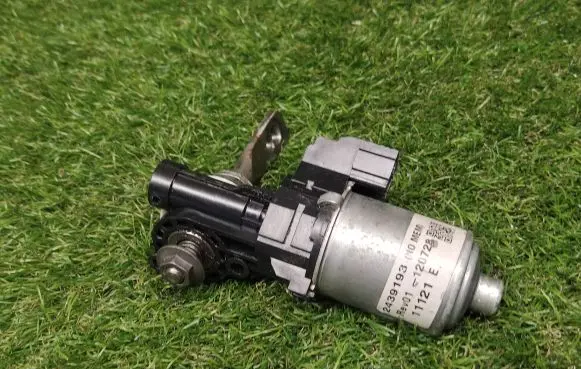 Hyundai Santa Fe Seat adjustment motor 2439193 1524411