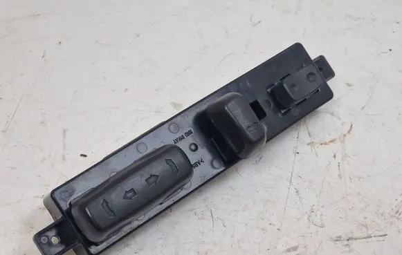 Hyundai i40 Seat control switch