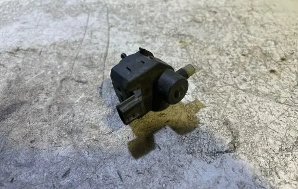 Mazda 5 Headlight level adjustment motor 007878