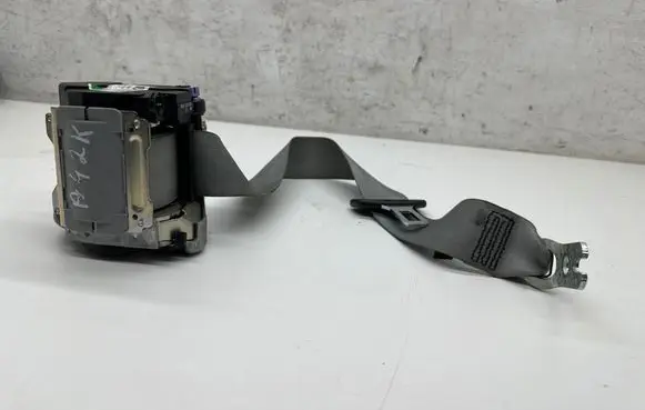 Audi A4 S4 B8 8K Rear seatbelt 609207700 000090H