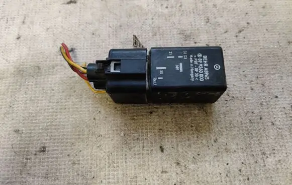 Mercedes-Benz Vito Viano W639 Glow plug pre-heat relay 899260000