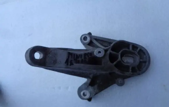 Mini Cooper Countryman R60 Engine mount bracket 6872019