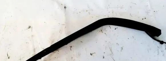 Rear wiper blade arm