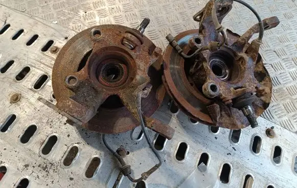 Volkswagen Transporter - Caravelle T4 Front wheel hub spindle knuckle
