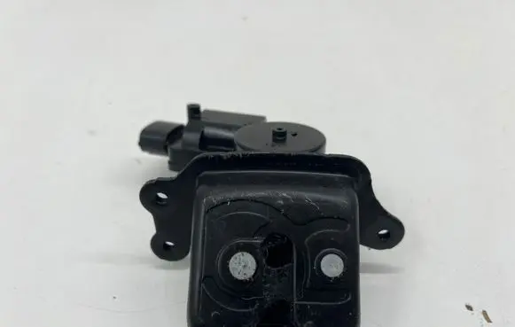 Toyota C-HR I Tailgate/trunk/boot lock/catch/latch 