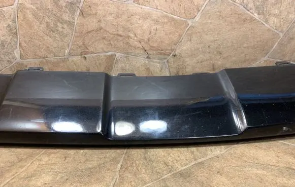 Front bumper lip