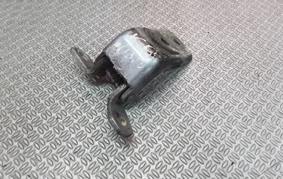 KIA Cerato Front door upper hinge