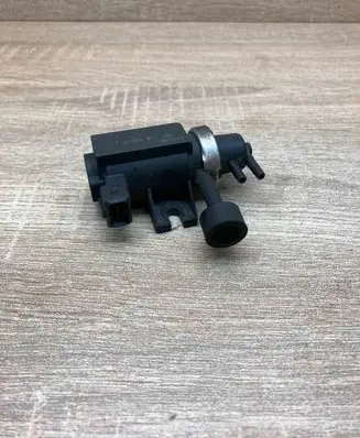 Audi A4 S4 B5 8D Turbo solenoid valve 72190301 98T293