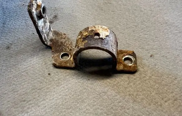Peugeot 4007 Sway bar bush bracket, rear 