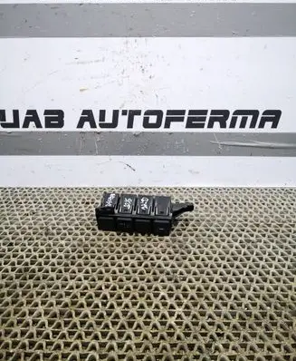 Nissan Qashqai Headlight level height control switch