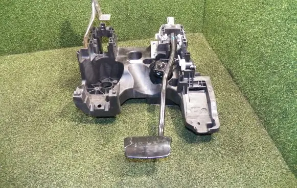 Opel Insignia A Pedal assembly 20995743