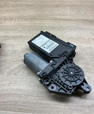 Audi A4 S4 B7 8E 8H Rear door window regulator motor 8E0959802E 5WK49205CBF